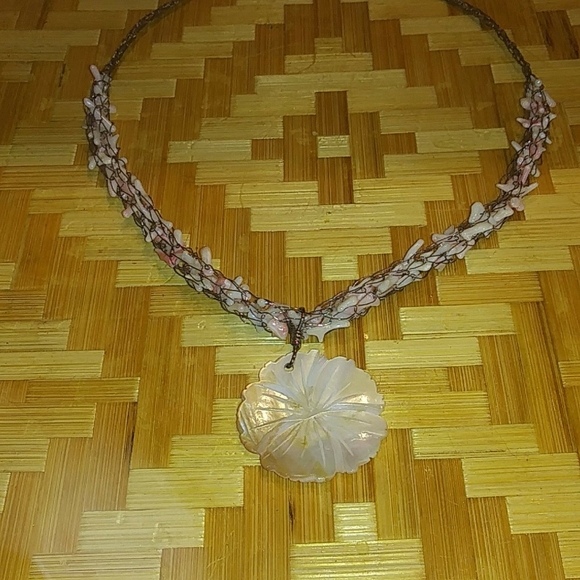 Coral and Shell Necklace - Picture 6 of 7